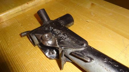 Neue Gewindebolzen gedreht und angeschweißt